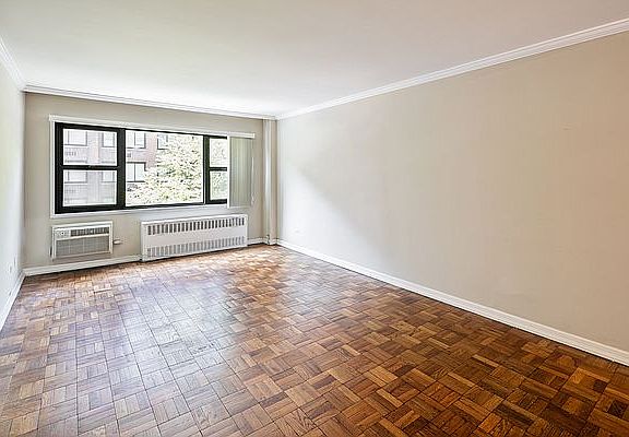 3rd image of 335 E 51st St APT 2D