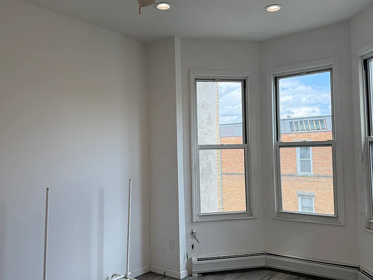 559 Hudson Ave #3R — Photo 10