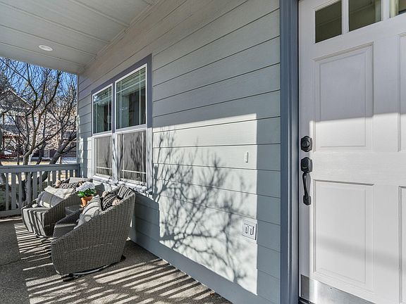 4th image of 1482 NE Rumgay Ln
