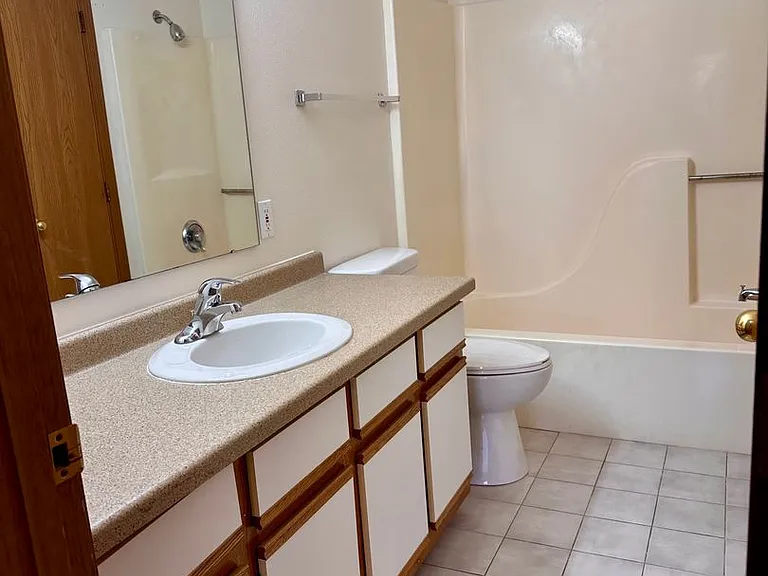 Park Avenue Apartments — Photo 26