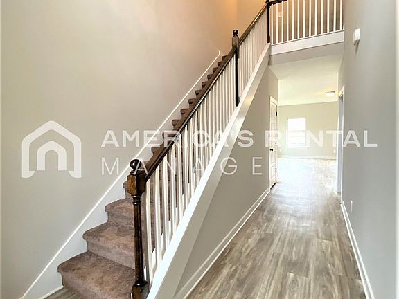 3rd image of 407 Sherwood Cir