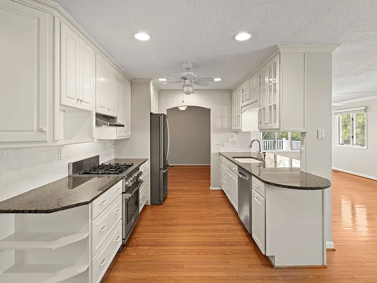 119 W Chippendale Dr — Photo 16
