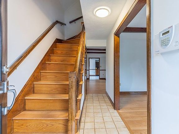 3rd image of 35 Villa Ave