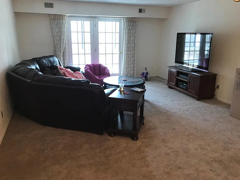 500 N Lemon St #B10 — Photo 2