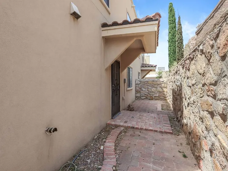 5717 Caprock Ct #B — Photo 4