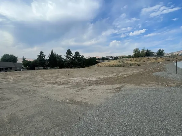 15 Parks Drive, Okanogan, WA 98840