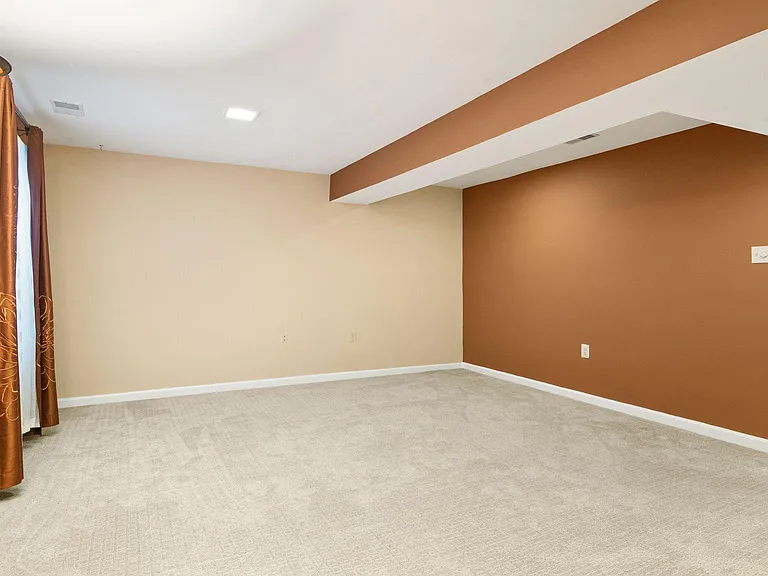 4453 Holly Ave — Photo 38