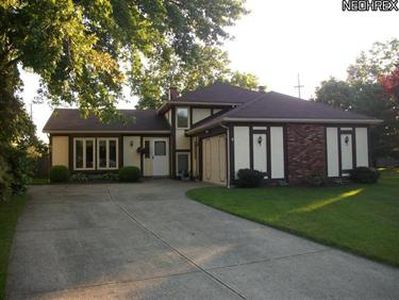 25123 Linda Dr, North Olmsted, OH, 44070