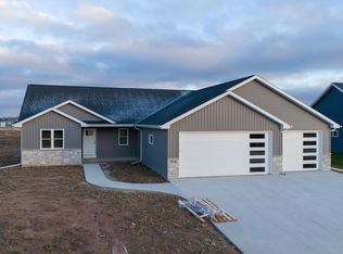 3800 Ridgecrest Ln, Kaukauna, WI 54130