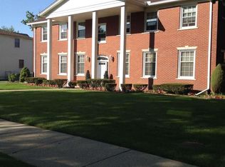 899 Neff Rd, Grosse Pointe, MI 48230