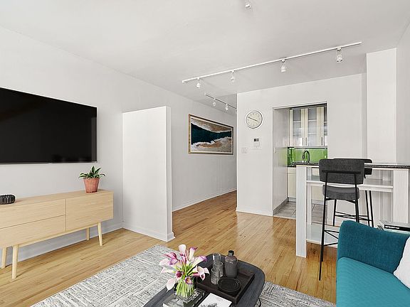 2nd image of 315 W 55th St APT 1D