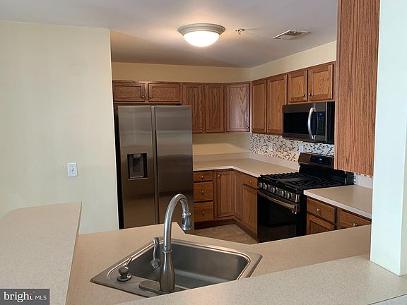 5th image of 110 Lionheart Ln