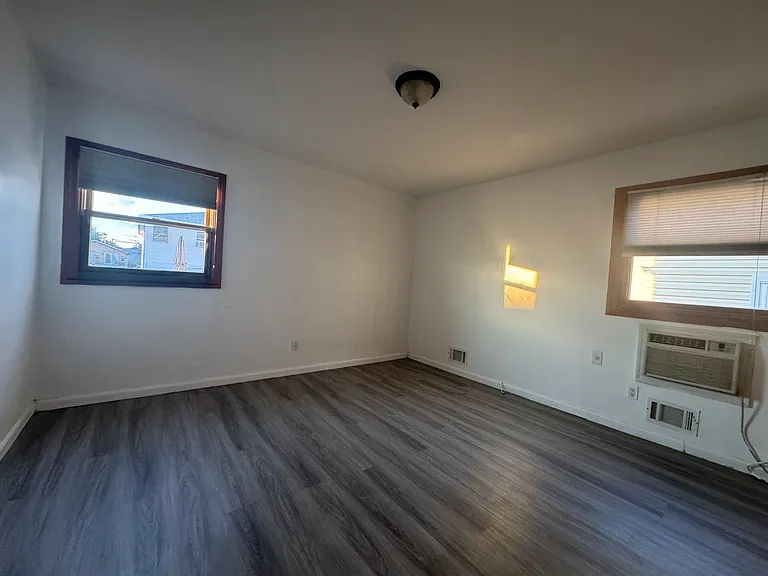 27 Laredo Ave #1F — Photo 11
