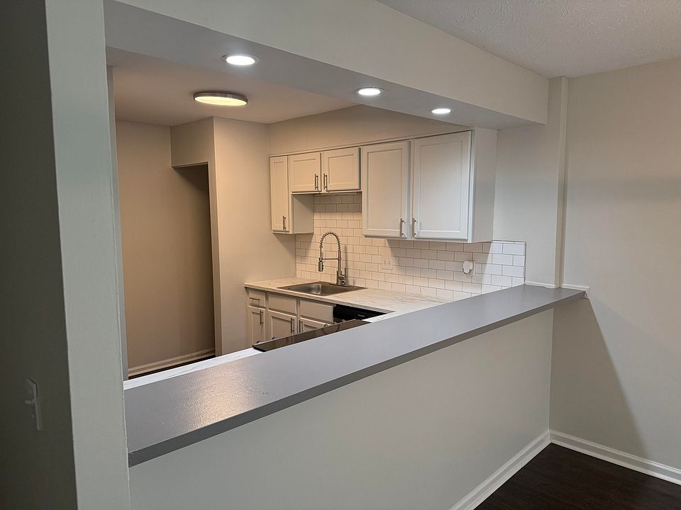 1st image of 111 Winding Way Unit L