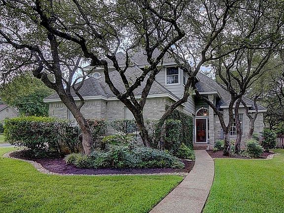 3rd image of 701 Greenwood Ct
