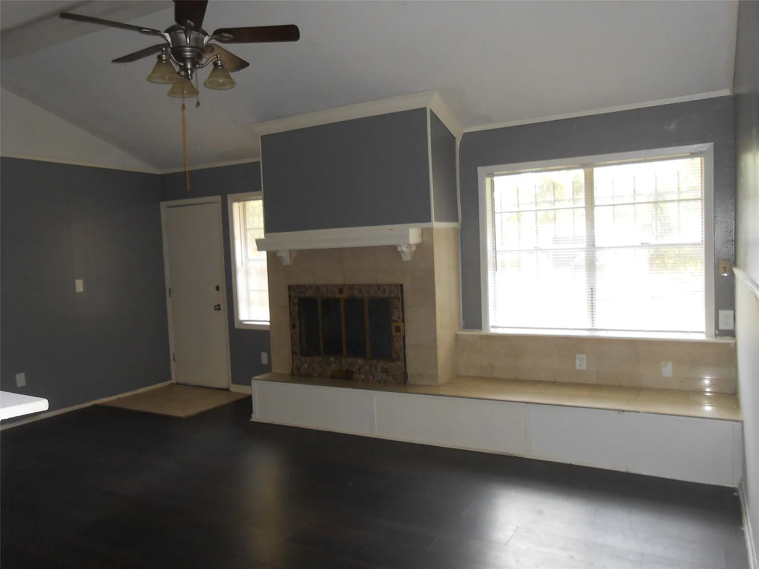 3 bed, 2.0 bath, 1304 sqft, $1,600 — Photo 3