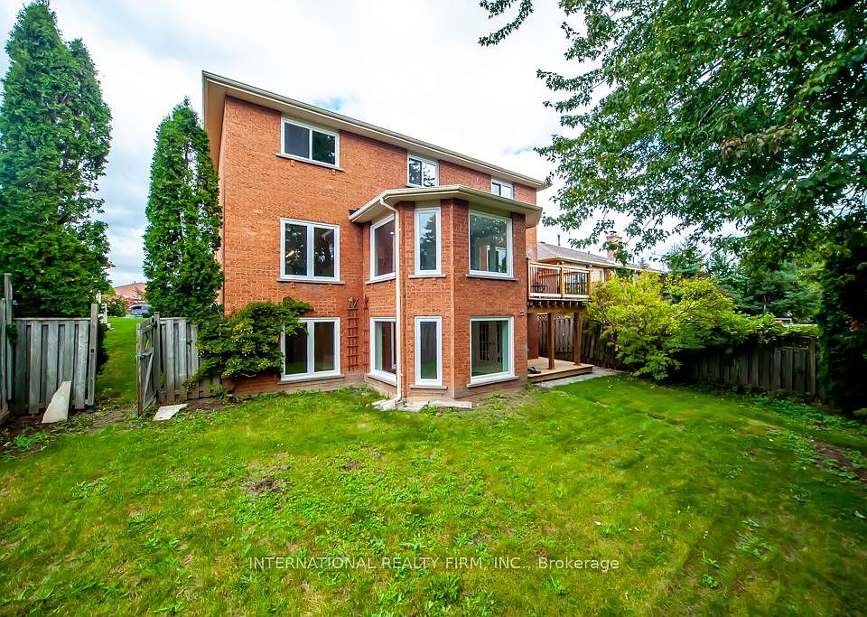1st image of 11 Coates Cres