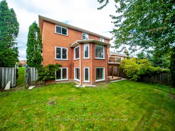 11 Coates Cres, Richmond Hill, ON L4E 2M3