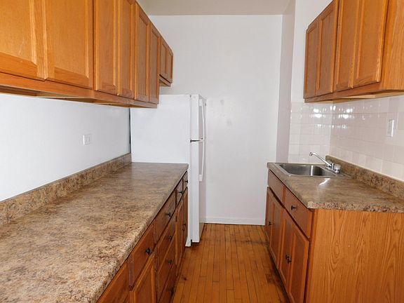 5th image of 1372 W Estes Ave