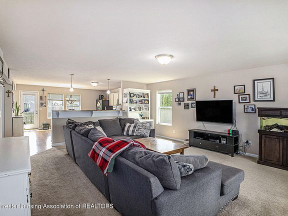 3rd image of 15090 Loxley Ln