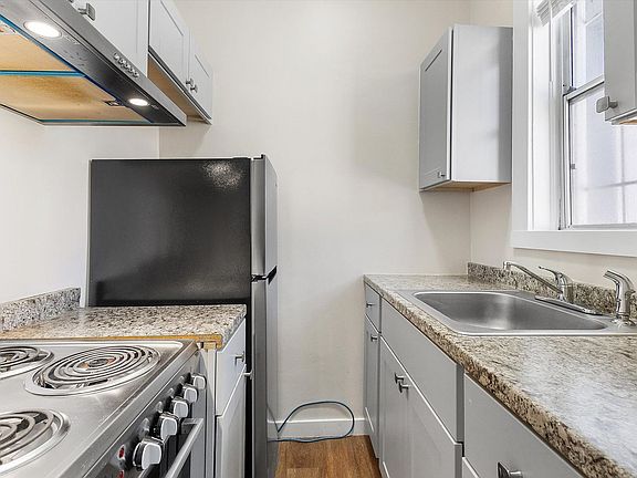 5th image of 2318 Santa Clara Ave #E