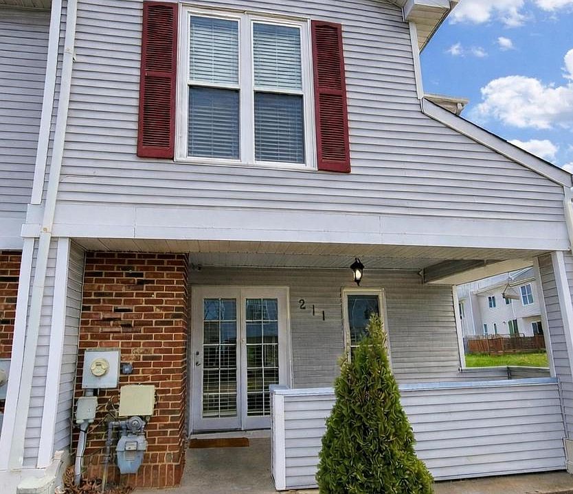 1st image of 211 Lake Arrowhead Cir