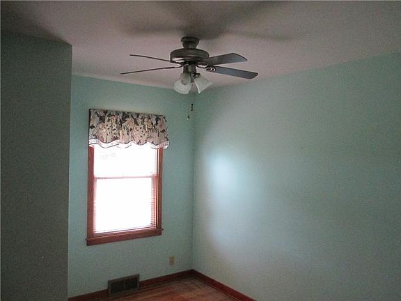4th image of 1749 20th St