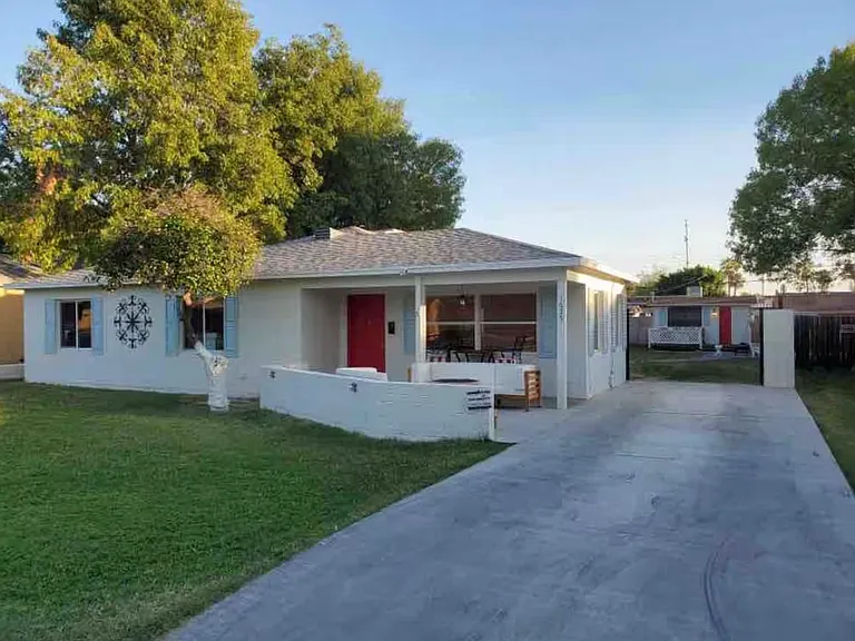 1635 E Solano Dr — Photo 1