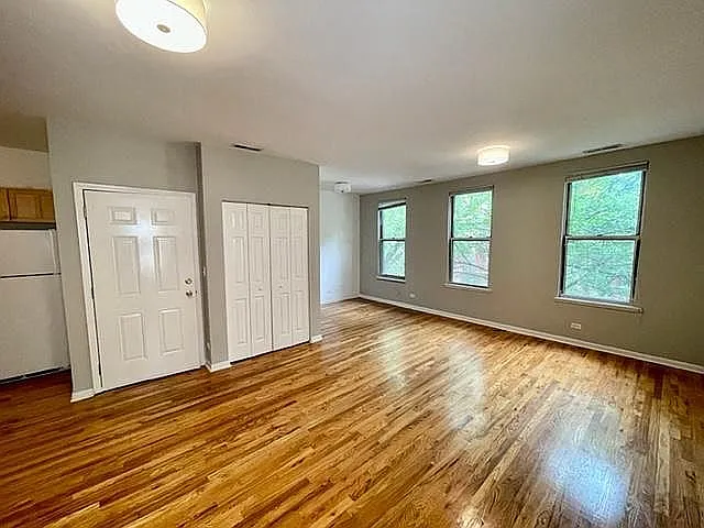 1069 N Hermitage Ave #3 — Photo 1
