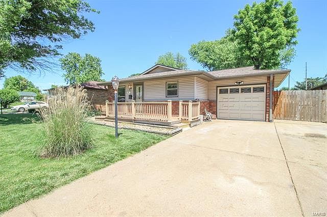 1st image of 11 Mercer Dr