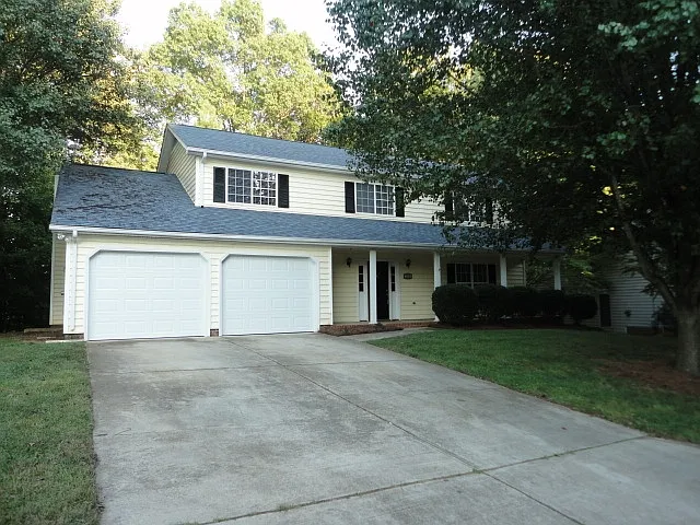 4 bed, 2.5 bath, 2200 sqft, $2,530 — Photo 1