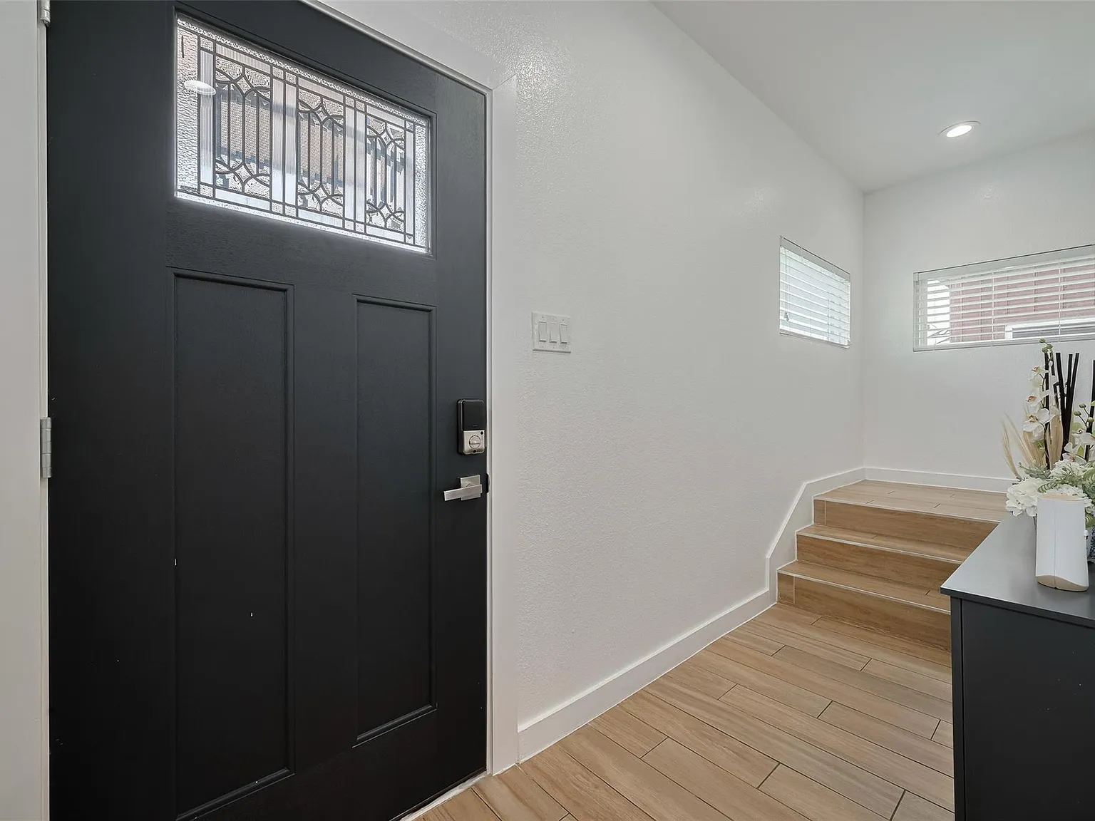3 bed, 2.5 bath, 1910 sqft, $3,200 — Photo 4