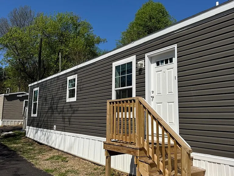 465-1 Royal Manor Rd — Photo 1