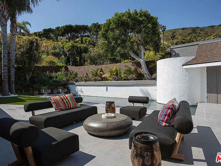 20521 Roca Chica Dr — Photo 3