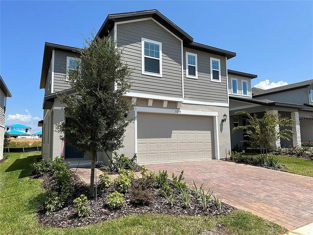 3 bed, 2.5 bath, 2216 sqft, $2,650 — Photo 3
