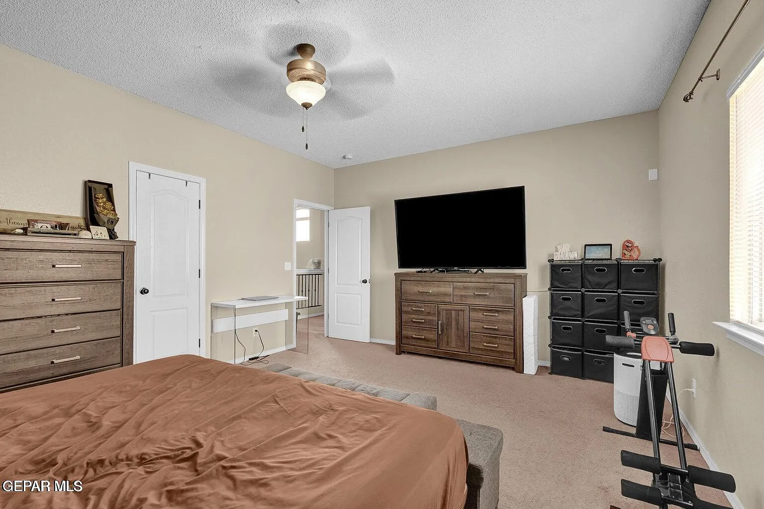 4 bed, 2.5 bath, 2285 sqft, $1,795 — Photo 4