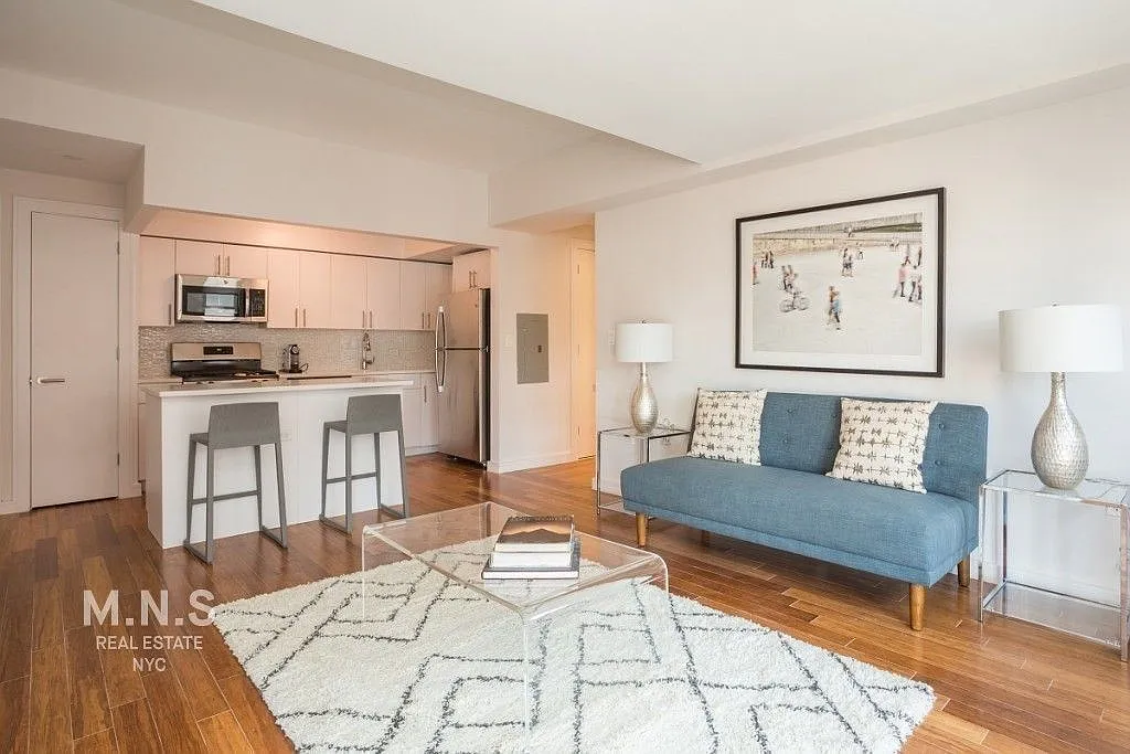 27 Albany Avenue — Photo 1