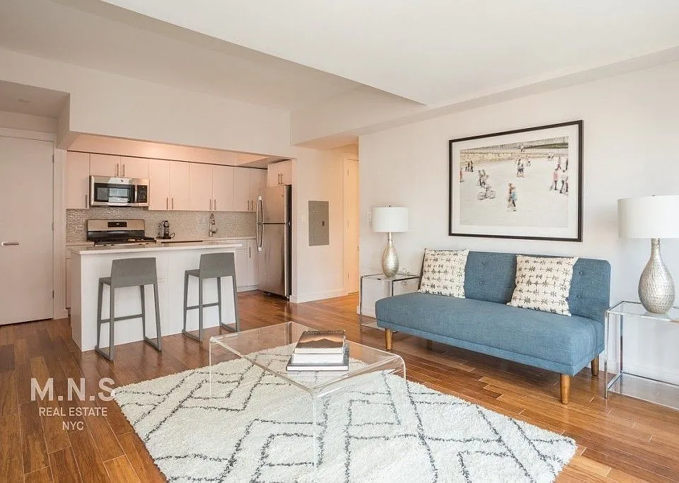 27 Albany Ave #601