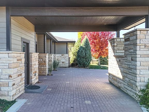 3rd image of 753 Glenn Ridge Dr