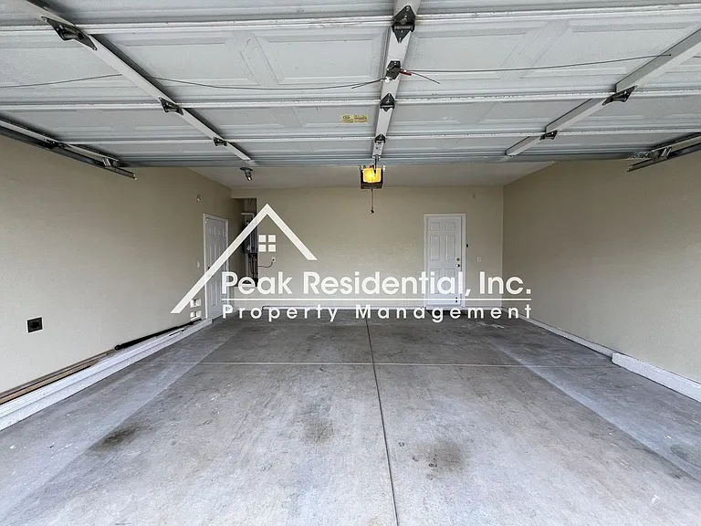1933 Tyndrum Ln — Photo 33
