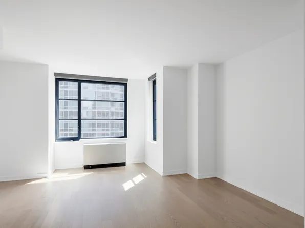 515 West 38th Street image 7 of 25