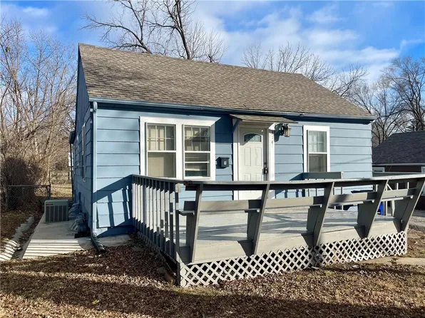 314 SW 10th St, Blue Springs, MO 64015