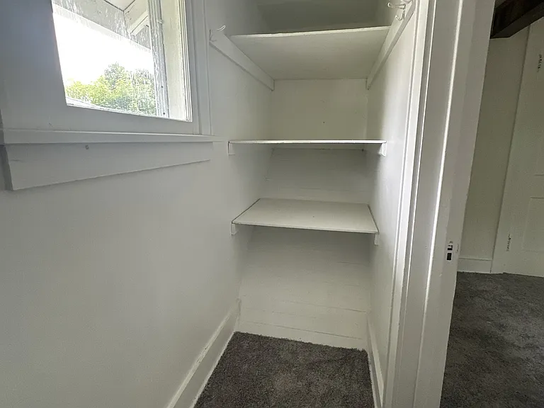 275 Goodview Ave — Photo 6