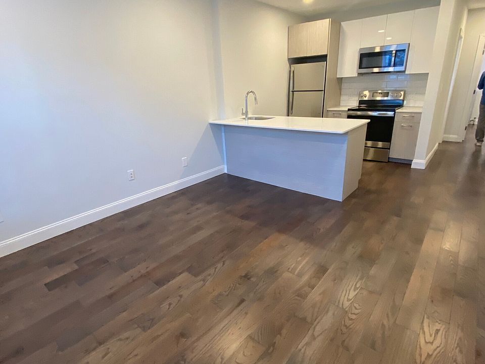 1st image of 55 Queensberry St APT 15