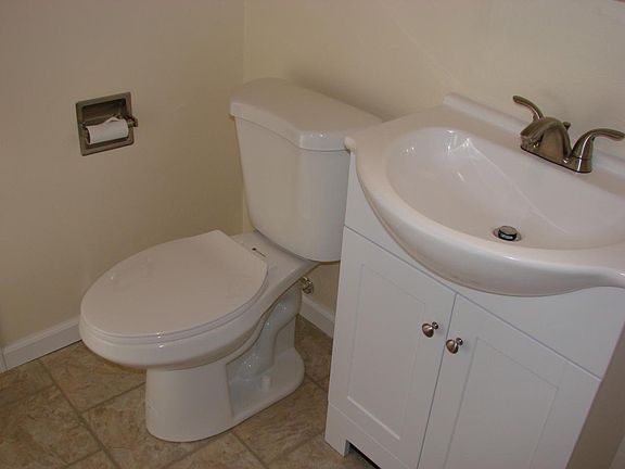 4th image of 2891 Hickory St