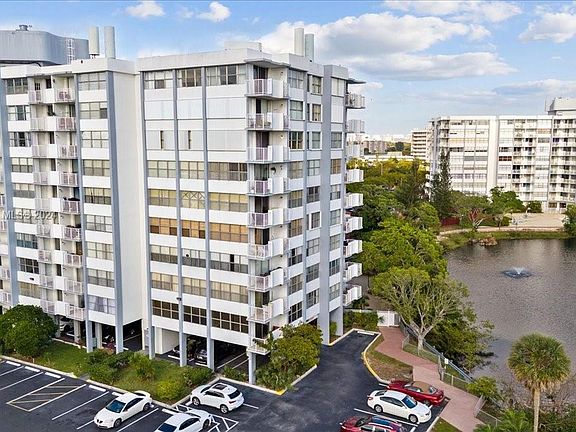 2nd image of 1200 NE Miami Gardens Dr APT 816W