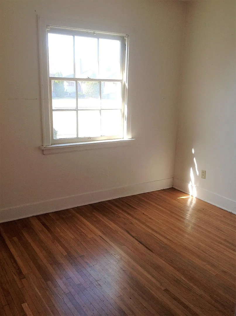 Vintage Bungalow — Photo 3