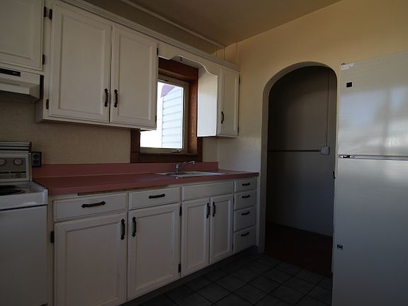 2nd image of 928 10th St
