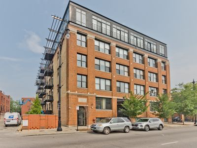2911 N Western Ave APT 401, Chicago, IL, 60618