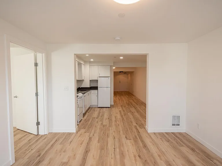 Russo Apartments — Photo 17